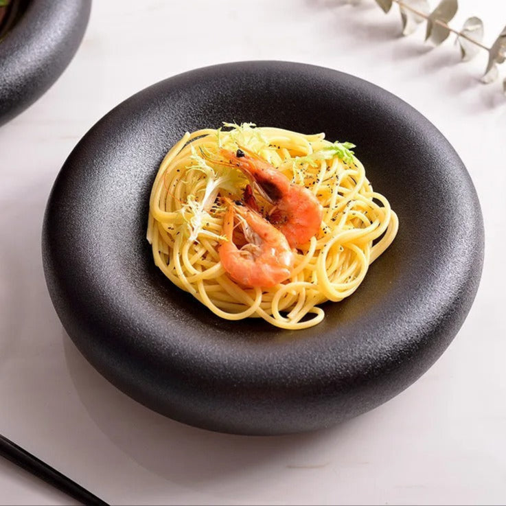Japanese Style Matte Black Ceramic Dinner Plate – 9-Inch Deep Round Dish for Pasta, Dessert & More
