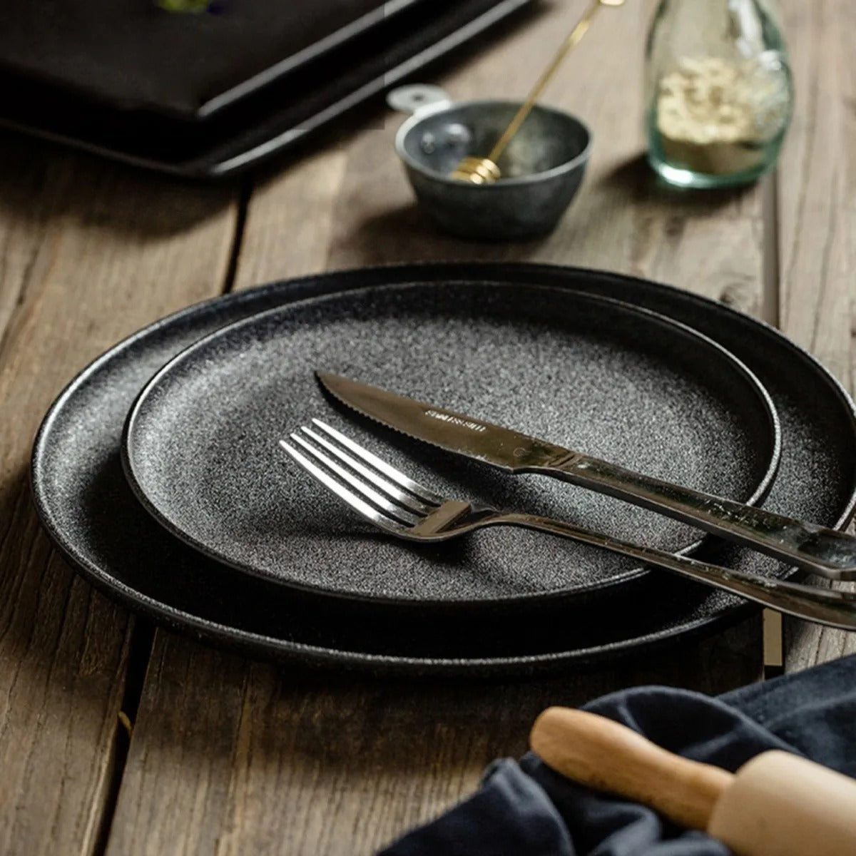 Japanese Style Black Ceramic Plate Set – Elegant Dinnerware for Steak, Western Cuisine, and Kitchen Decor