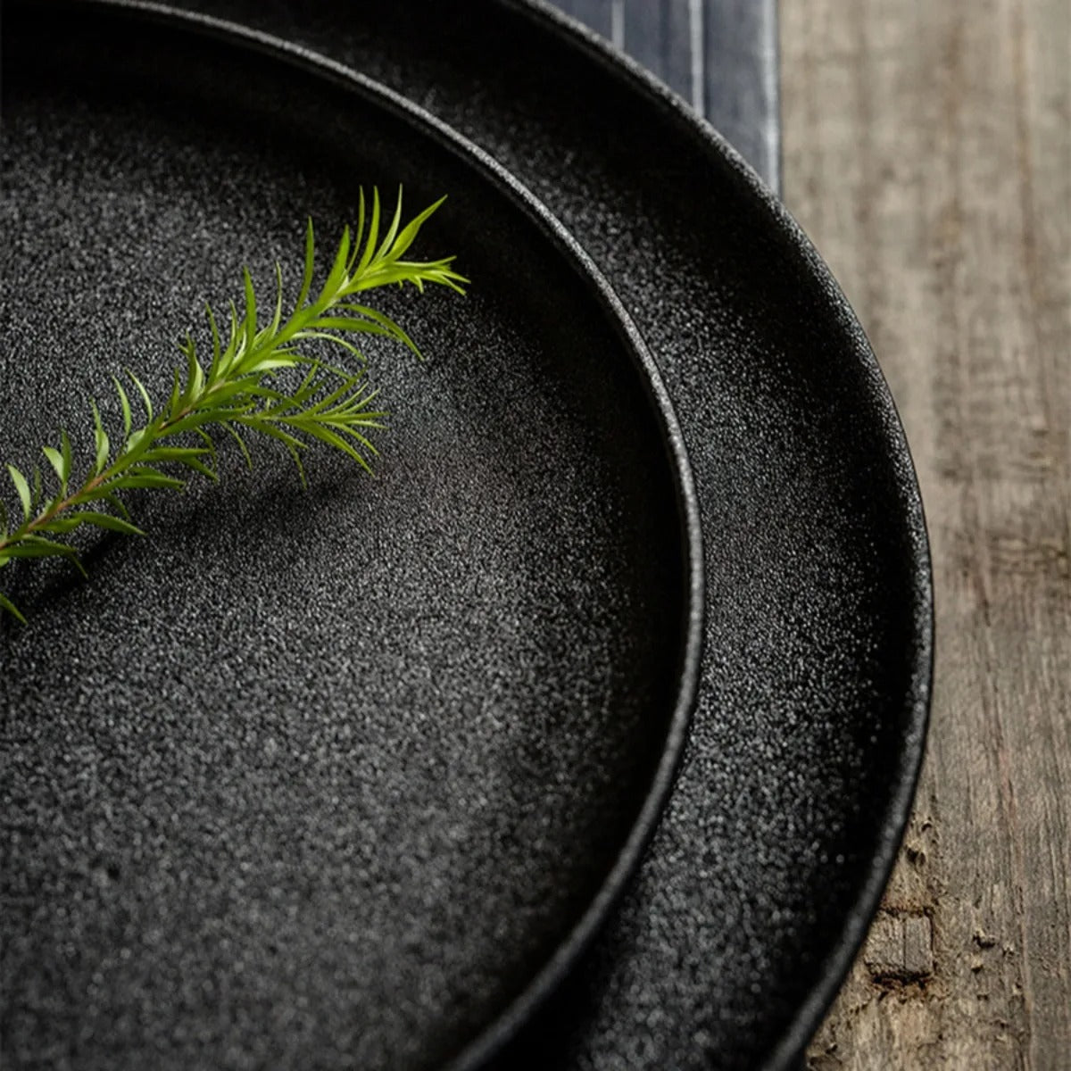 Japanese Style Black Ceramic Plate Set – Elegant Dinnerware for Steak, Western Cuisine, and Kitchen Decor