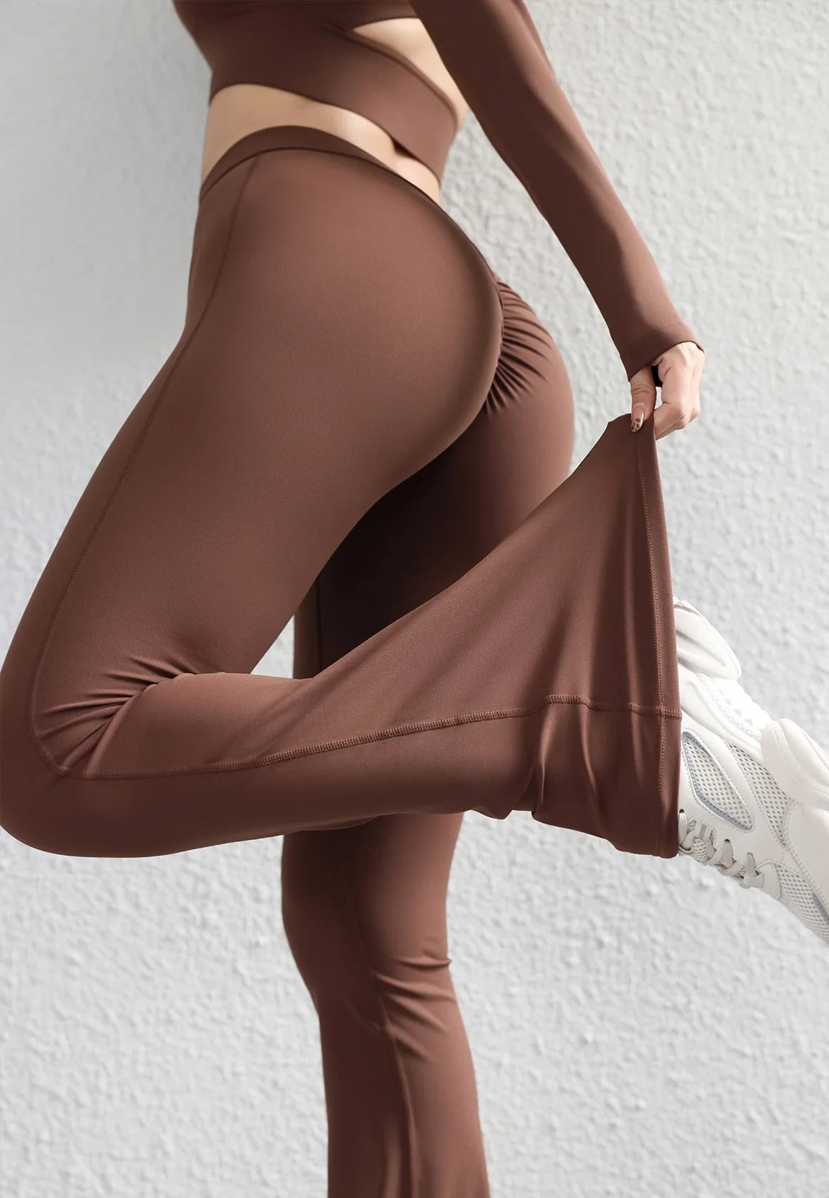 SculptFit V-Back Scrunch Butt Leggings – High-Performance Gym & Yoga Pants for Women