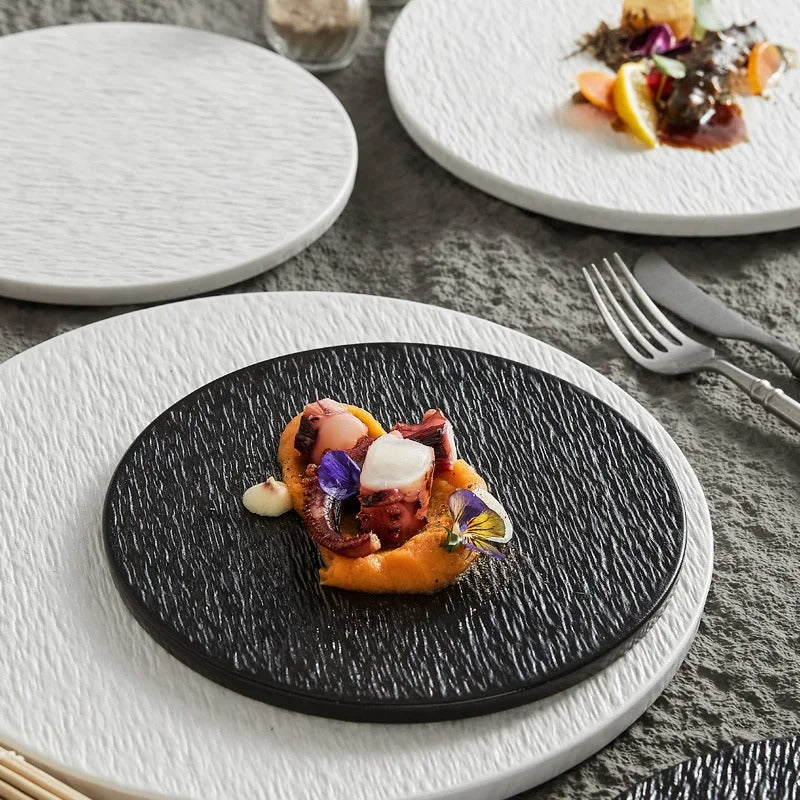 Frosted Black and White Round Flat Plate – Western-Style Electroplated Ceramic Dinnerware for Steak, Cake, and Fine Dining